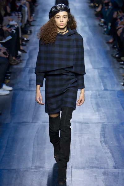 Look 15